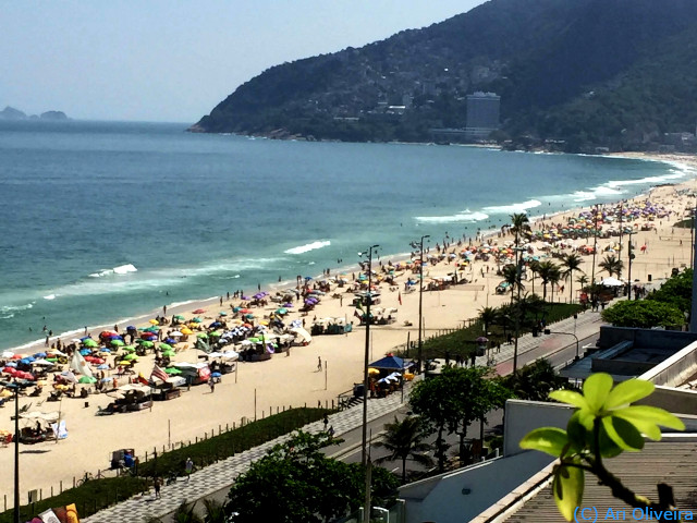 Ipanema (c) Ari Oliveira - Guide to Rio de Janeiro